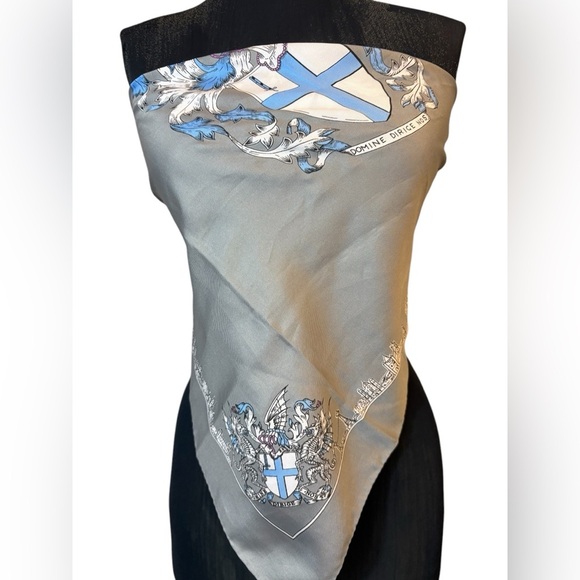 Gray and Blue London Themed Scarf - Picture 4 of 15